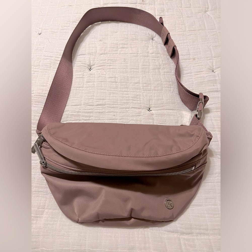 Lululemon Adventurer Crossbody
